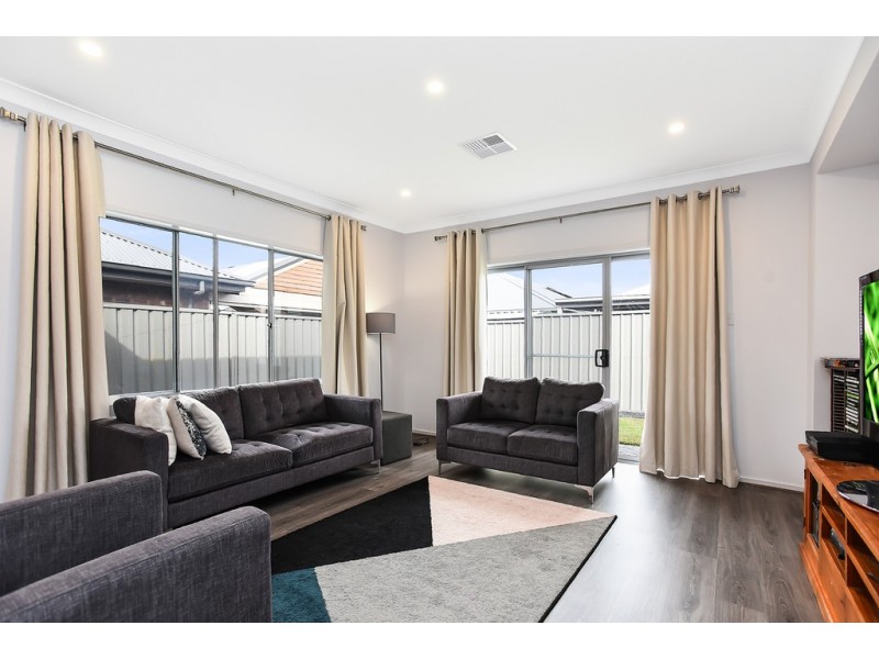 24 Sunrise Drive, Woodcroft SA 5162