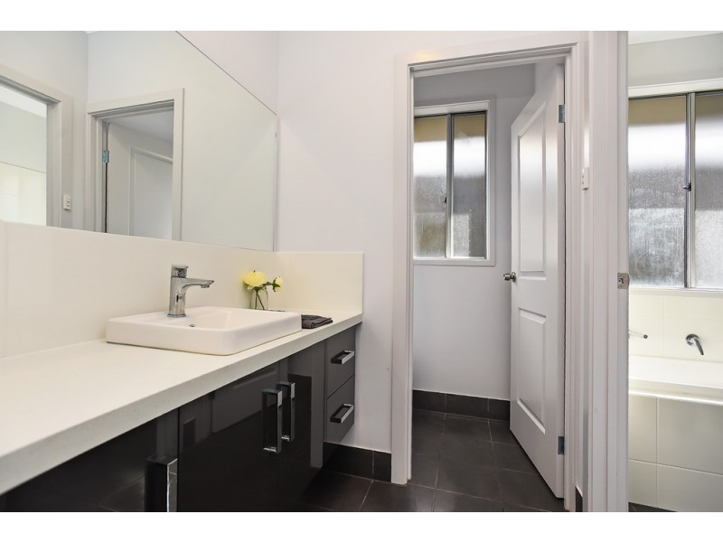 24 Sunrise Drive, Woodcroft SA 5162