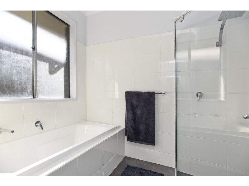 24 Sunrise Drive, Woodcroft SA 5162