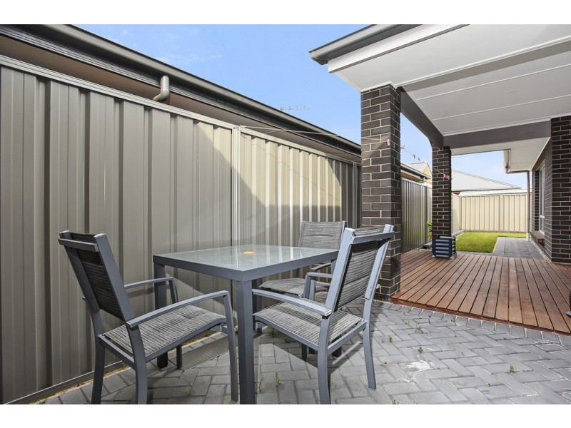 24 Sunrise Drive, Woodcroft SA 5162