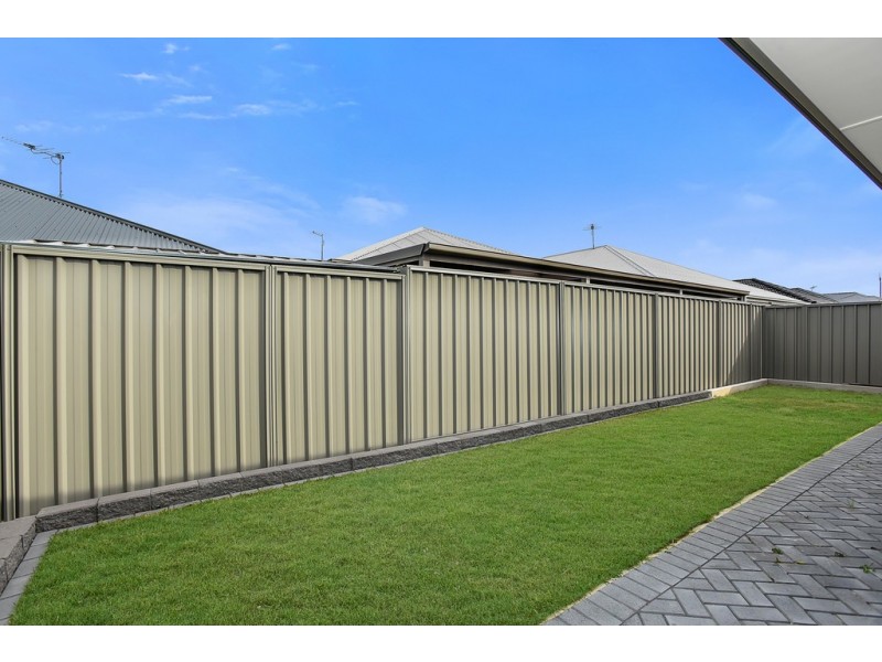 24 Sunrise Drive, Woodcroft SA 5162