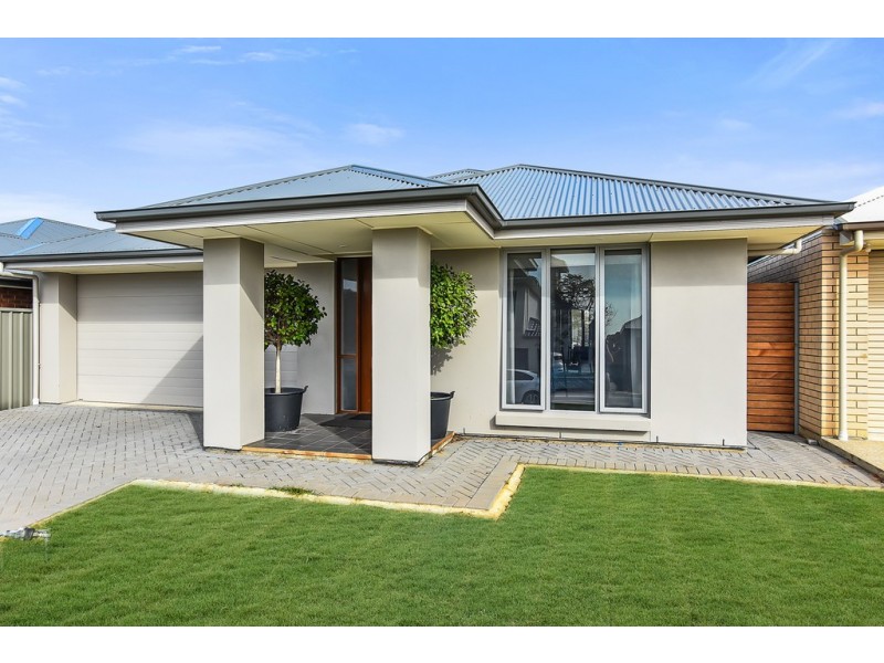 24 Sunrise Drive, Woodcroft SA 5162