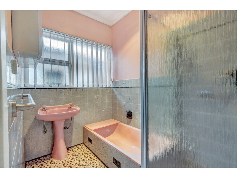 33 Walsh Ave, St Marys SA 5042