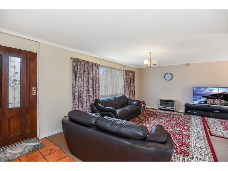 27 Magnolia Ave, Happy Valley SA 5159