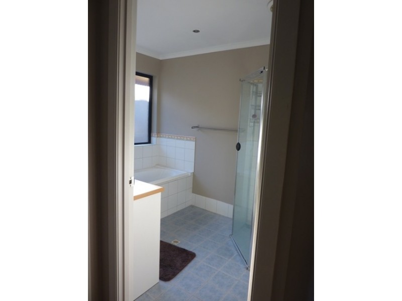 1 Angela Close, Flagstaff Hill SA 5159