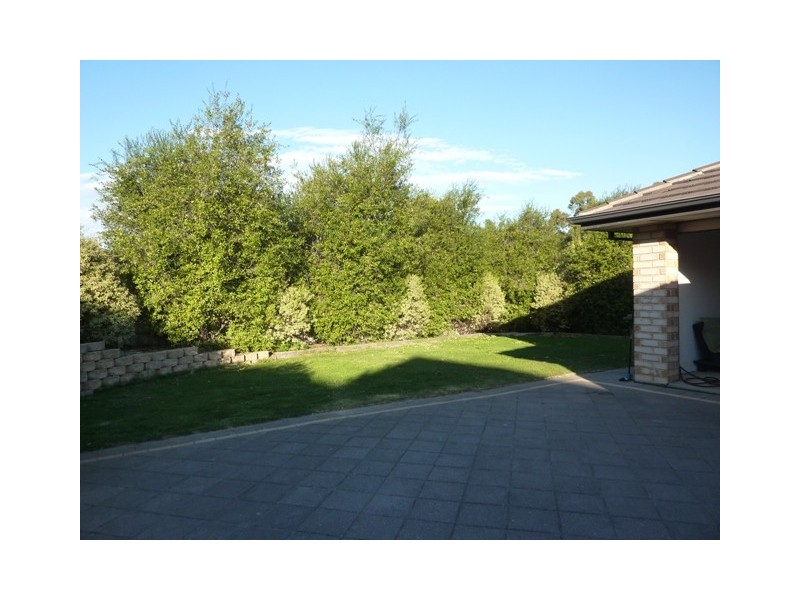 1 Angela Close, Flagstaff Hill SA 5159