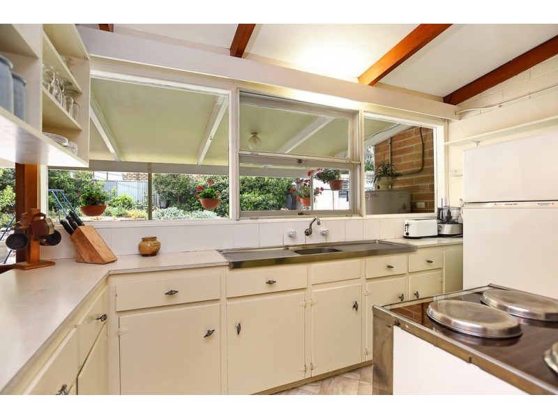 6 Eve Road, Bellevue Heights SA 5050