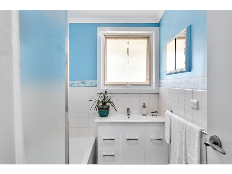 21 LYLE STREET, Happy Valley SA 5159