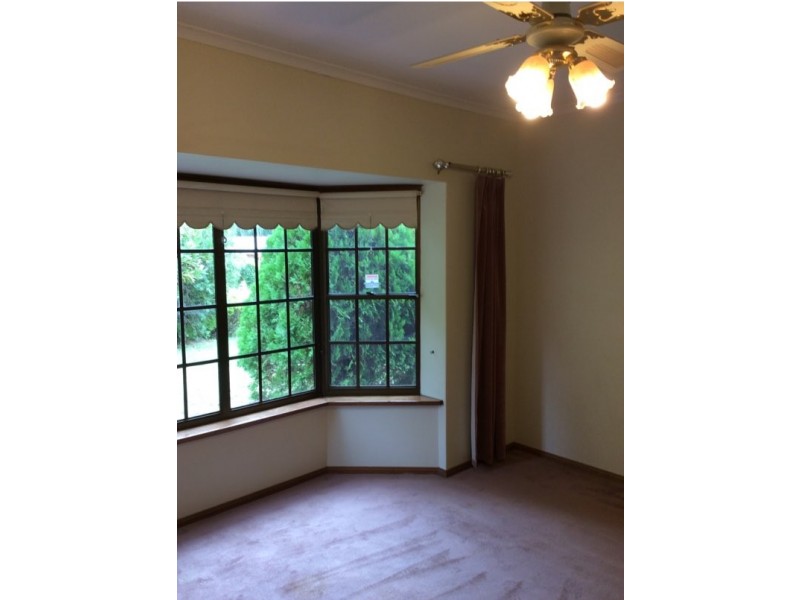 25 Pine Drv, Aberfoyle Park SA 5159