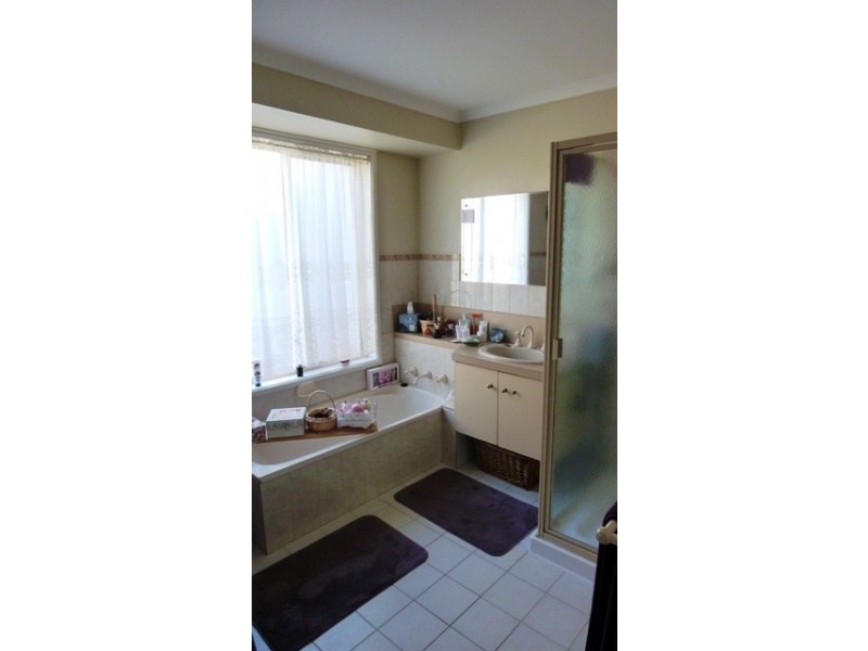 17 Greenfield Rise, Aberfoyle Park SA 5159