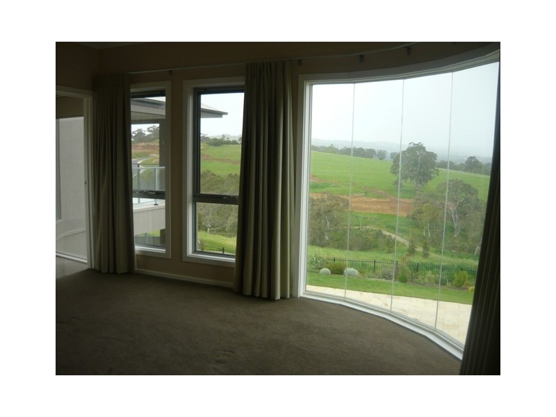 33 Highfield Drive, Craigburn Farm SA 5051