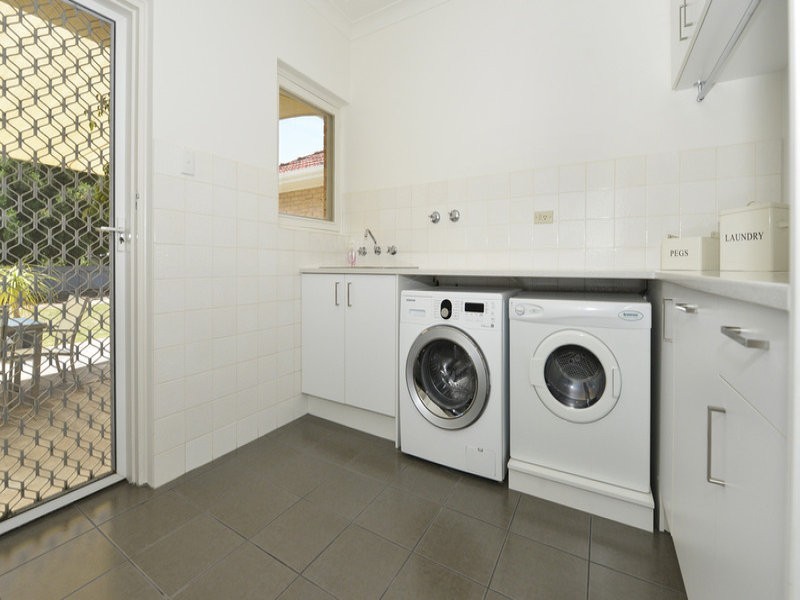 1 Shakespeare Ave, Tranmere SA 5073