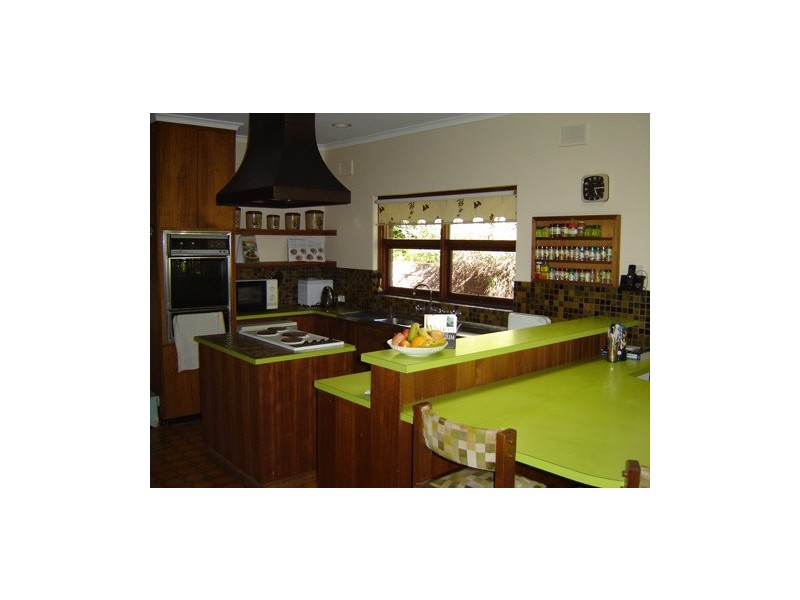6 SANDOW CRESCENT, Coromandel Valley SA 5051