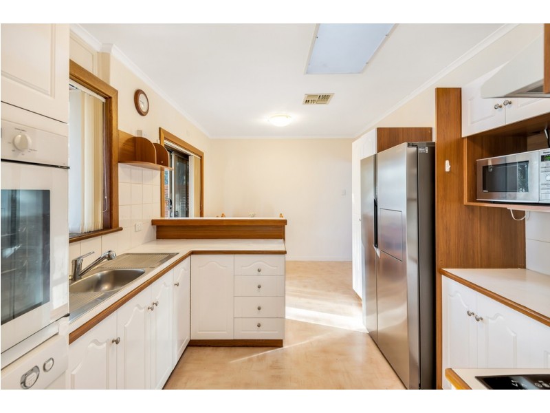 8 Eden Avenue, Bellevue Heights SA 5050