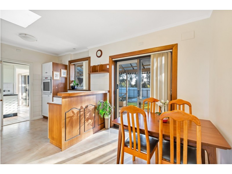 8 Eden Avenue, Bellevue Heights SA 5050