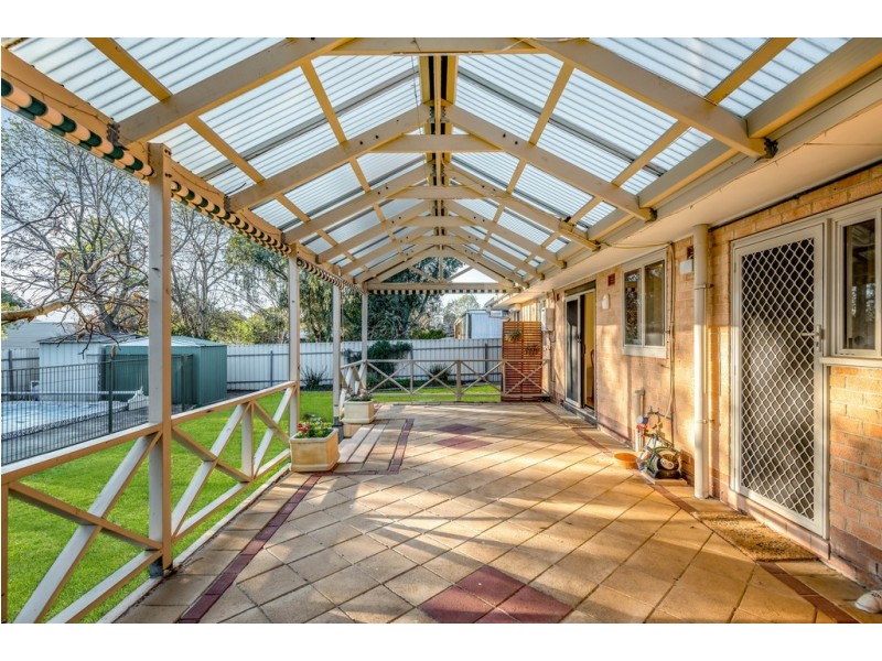 8 Eden Avenue, Bellevue Heights SA 5050