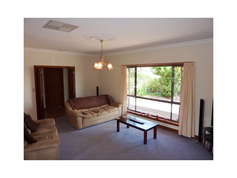 32 SHANNON CRESCENT, Coromandel Valley SA 5051