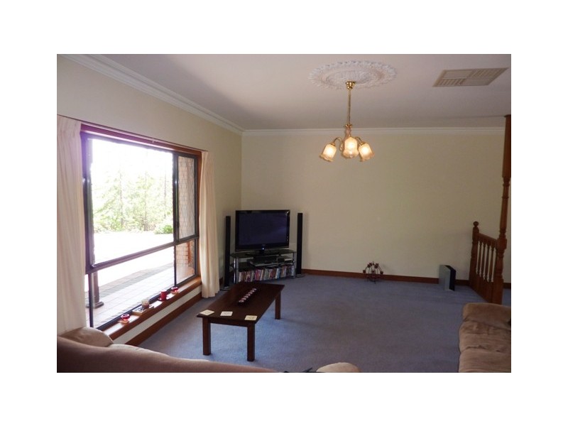 32 SHANNON CRESCENT, Coromandel Valley SA 5051