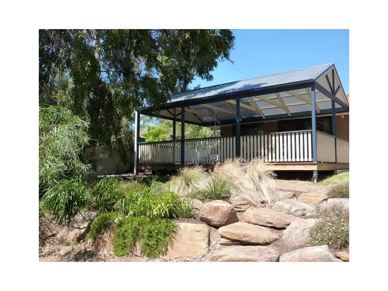 15 Spruce Ave, Aberfoyle Park SA 5159