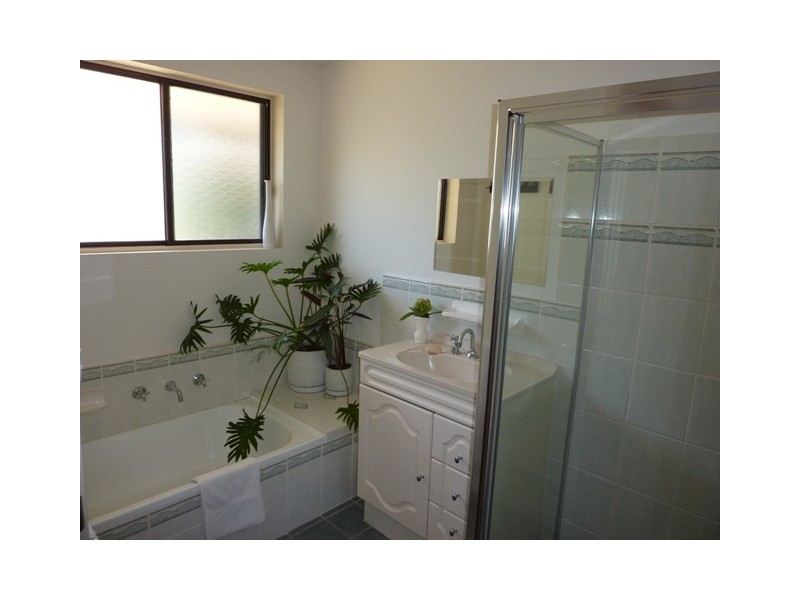 15 Spruce Ave, Aberfoyle Park SA 5159