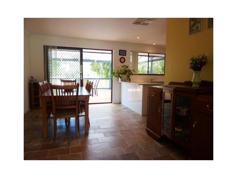 15 Spruce Ave, Aberfoyle Park SA 5159