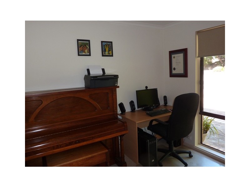 15 Spruce Ave, Aberfoyle Park SA 5159