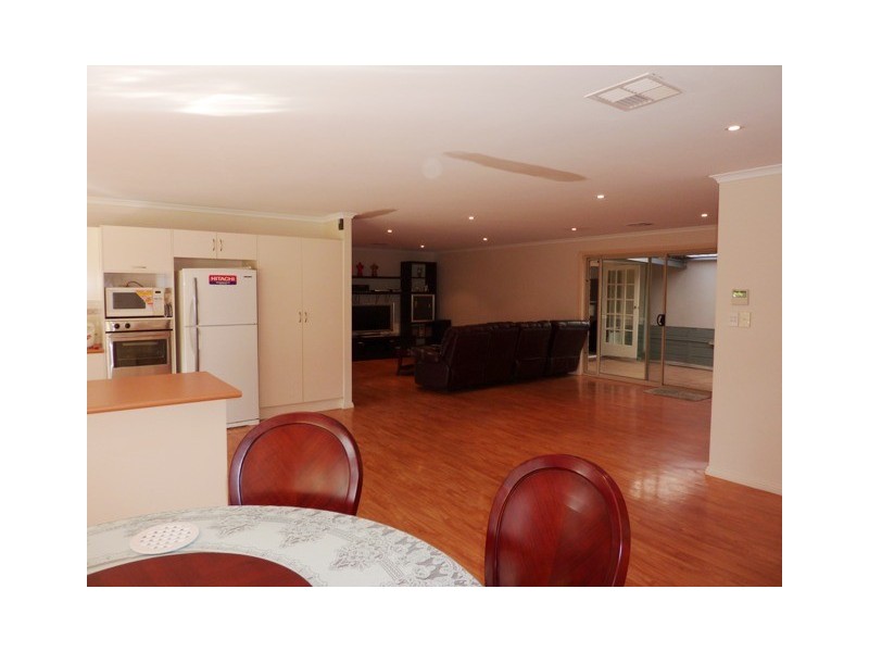 2 Peewit Ave, Glenalta SA 5052