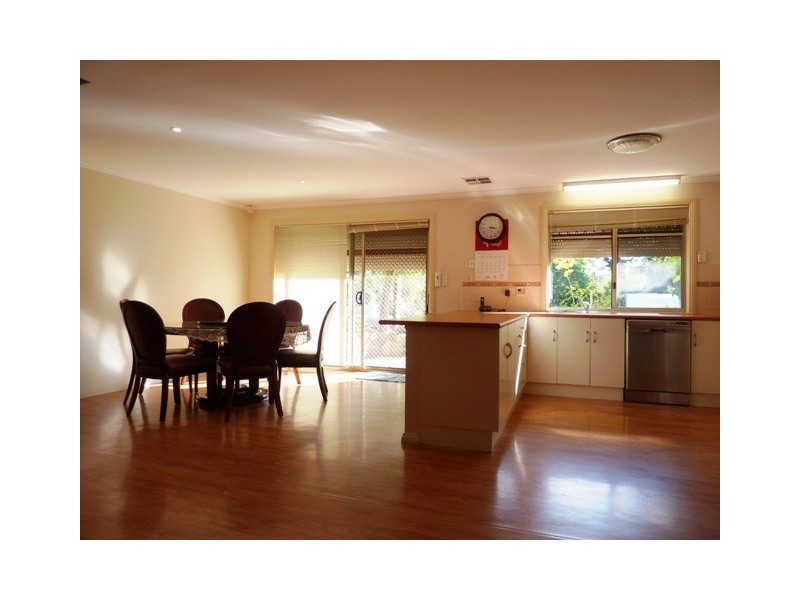 2 Peewit Ave, Glenalta SA 5052