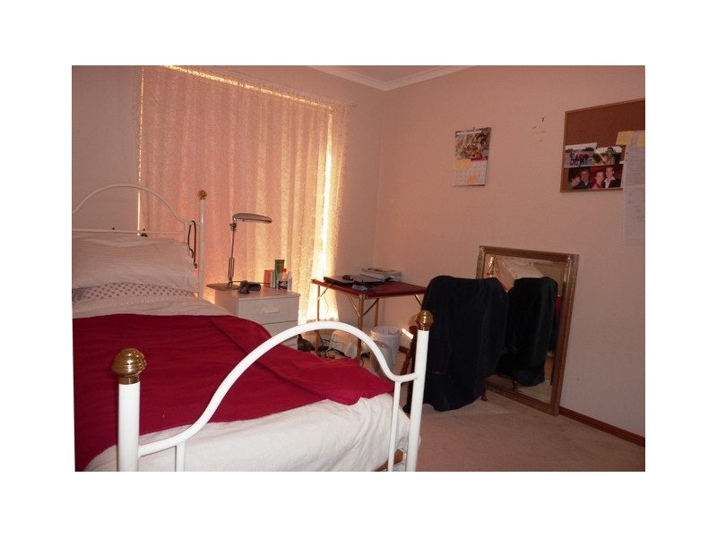 29  Bordeaux Drive, Woodcroft SA 5162