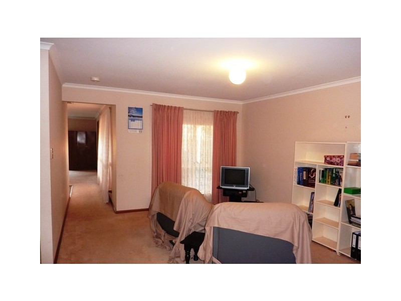 29  Bordeaux Drive, Woodcroft SA 5162