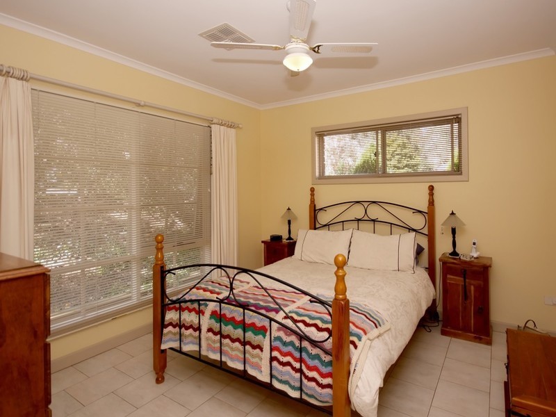 24 Banksia Road, Aberfoyle Park SA 5159
