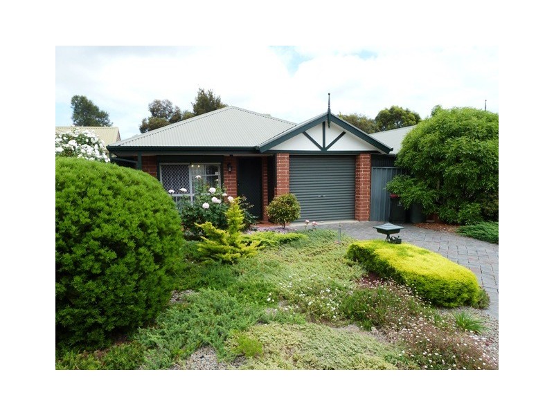 10 Madigan Crescent, Woodcroft SA 5162