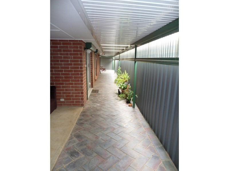 10 Madigan Crescent, Woodcroft SA 5162