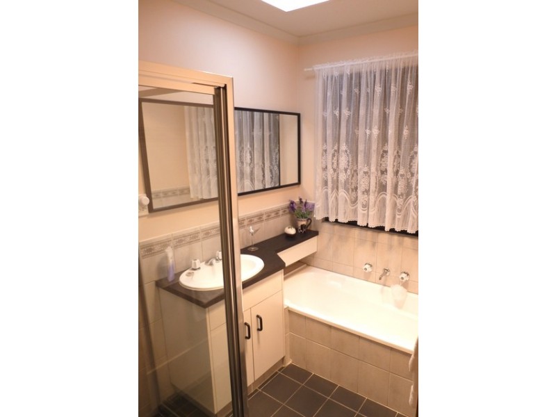 10 Madigan Crescent, Woodcroft SA 5162