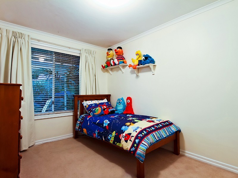 18 Chifley Crescent, Trott Park SA 5158