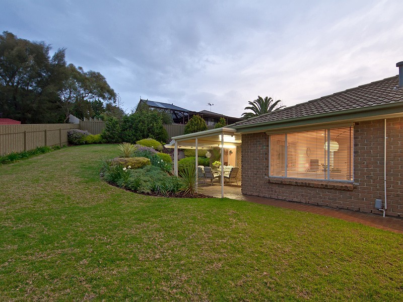 18 Chifley Crescent, Trott Park SA 5158