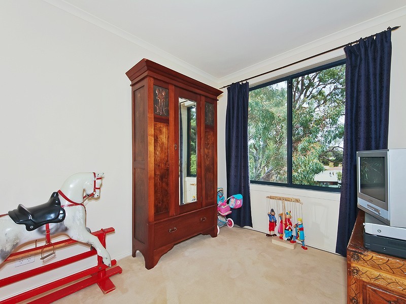 3 Oakley Road, Aberfoyle Park SA 5159