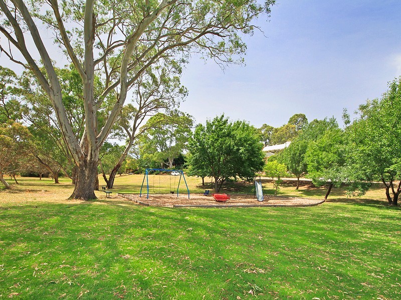 3 Oakley Road, Aberfoyle Park SA 5159