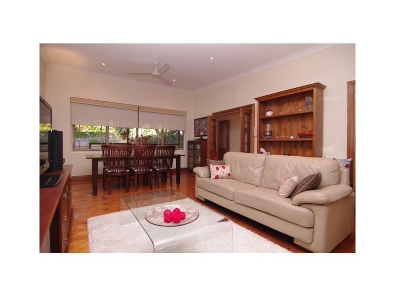 17 Mountain Road, Eden Hills SA 5050