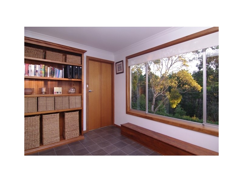 17 Mountain Road, Eden Hills SA 5050