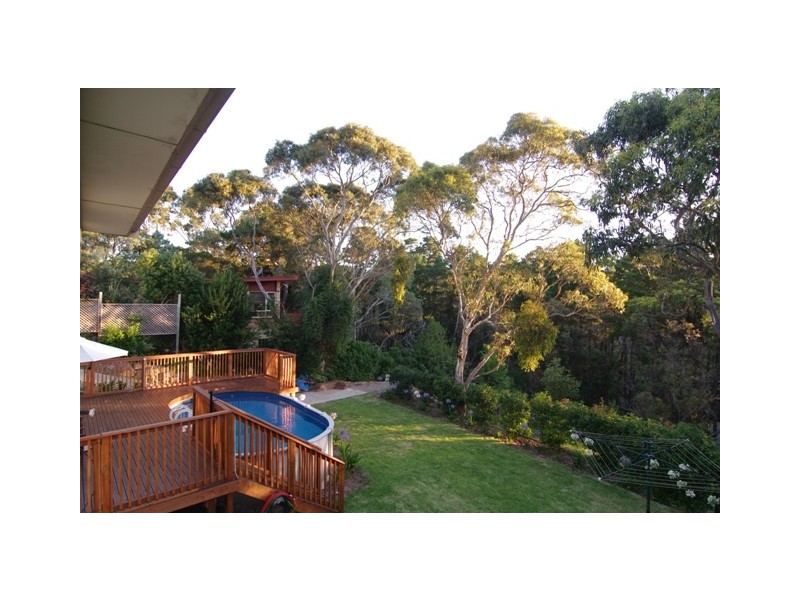 17 Mountain Road, Eden Hills SA 5050