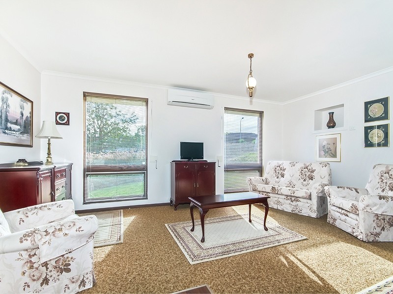 9 Drysdale Dr, Trott Park SA 5158