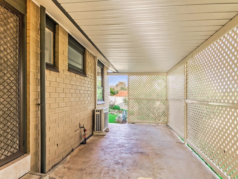 9 Drysdale Dr, Trott Park SA 5158