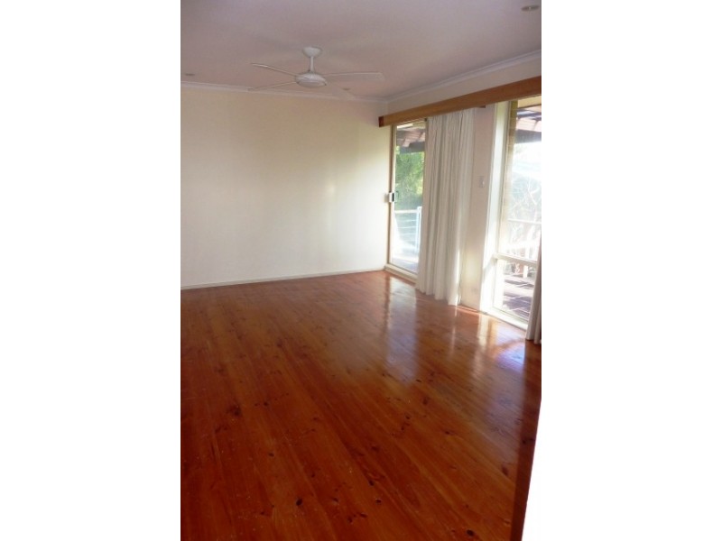 16 University Way, Bellevue Heights SA 5050