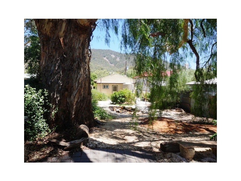 8 Stuart Street, Melrose SA 5483