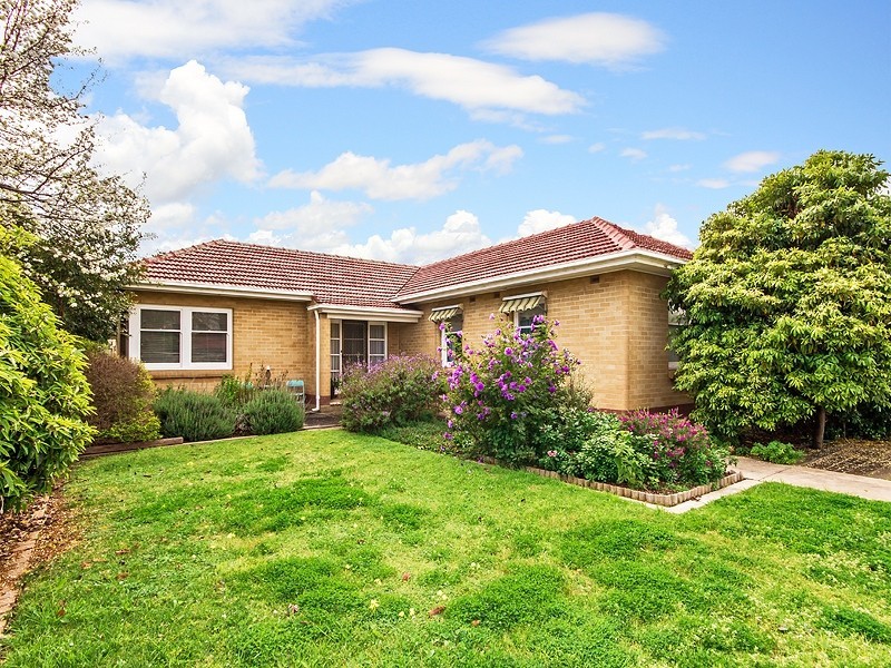 1 Helmsdale Avenue, Glengowrie SA 5044