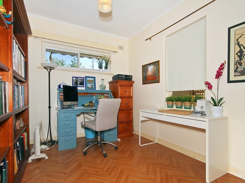1 Helmsdale Avenue, Glengowrie SA 5044