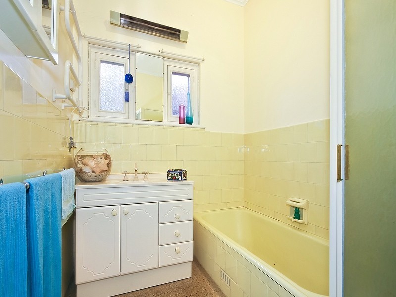 1 Helmsdale Avenue, Glengowrie SA 5044