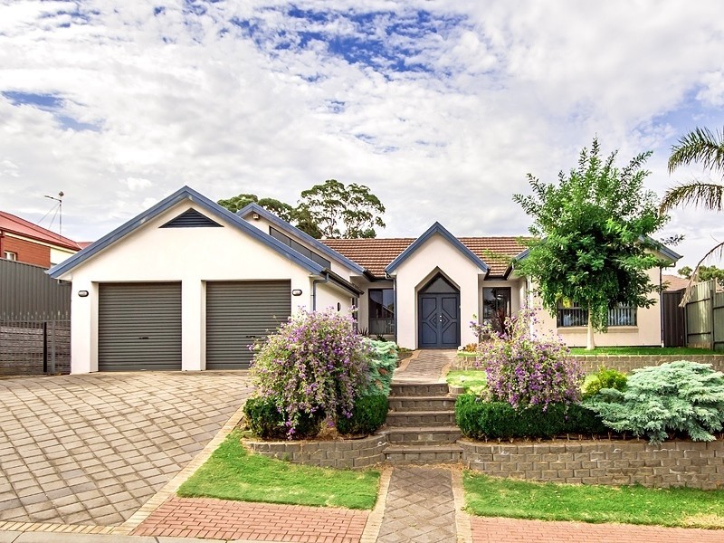10 Bushland Drive, Aberfoyle Park SA 5159