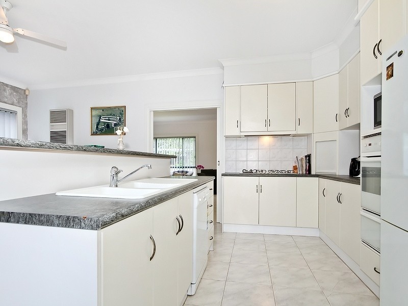 10 Bushland Drive, Aberfoyle Park SA 5159